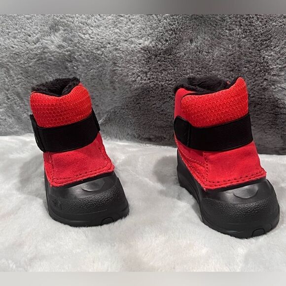 NWOT The North Face Baby Winter Boots Never worn too small cant return Size 5 - Picture 1 of 7